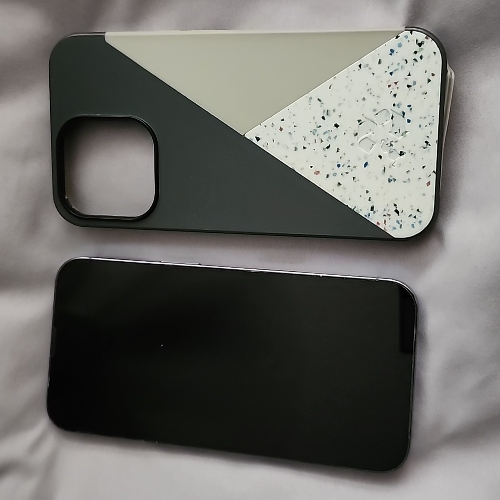iPhone 13 Pro nimble case included